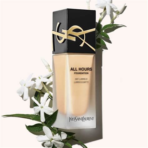 Yves Saint Laurent Encre de Peau All Hours Foundation 